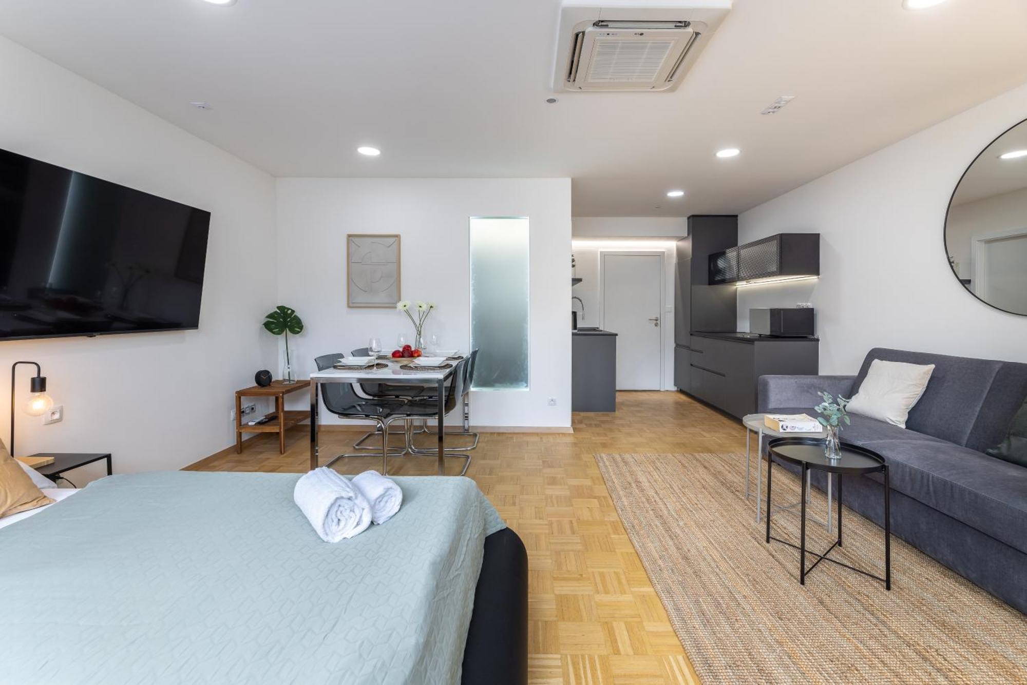 Appartamento Kip Old Town Modern With Free Parking & Ac Praga