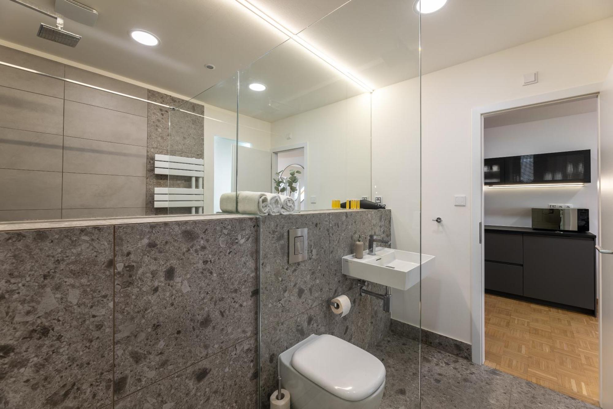Kip Old Town Modern With Free Parking & Ac Appartamento